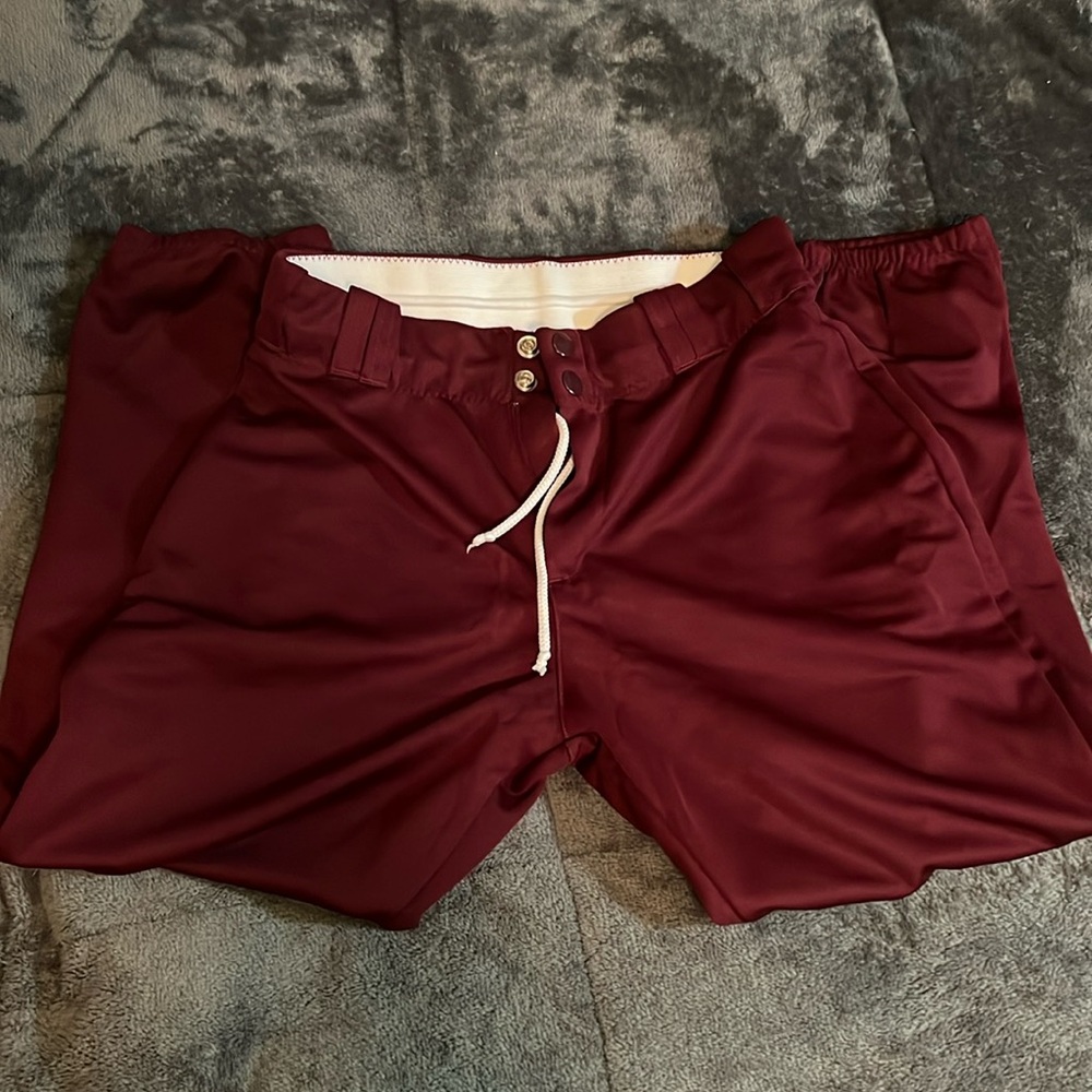 Women’s M maroon softball pants